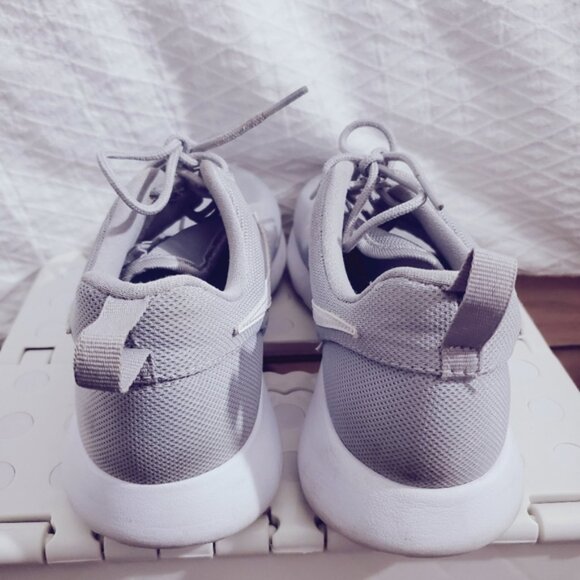 NIKE "ROSHE ONE" Wolf Grey Runners/ Sneakers - Picture 16 of 16